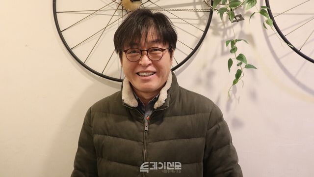 책 <맹자 유감>의 저자 김재욱 작가가 투데이신문과 인터뷰하고 있다. ©투데이신문<br>