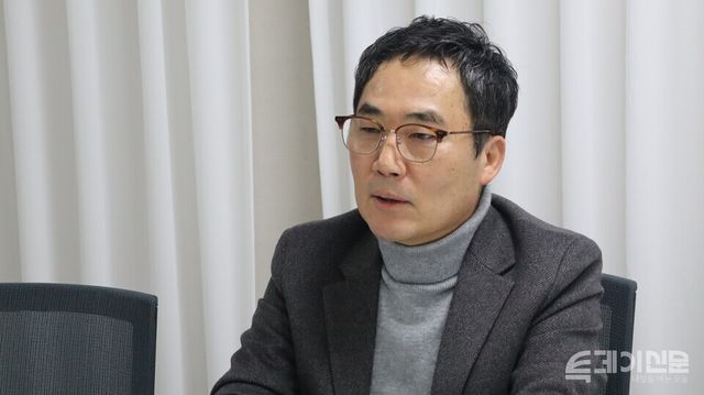 이근행 MBC 해직PD(뉴스타파 초대 대표)가 본보와의 인터뷰에서 발언하고 있다.&nbsp;그는&nbsp;2010년 MBC 노조위원장으로 활동하며 김재철 사장 퇴진 등을 요구하는 파업을 이끌다 해직됐고 이후 해직 언론인들과 함께 독립언론 ‘뉴스타파’를 설립해 초대 대표를 지냈다. ⓒ투데이신문