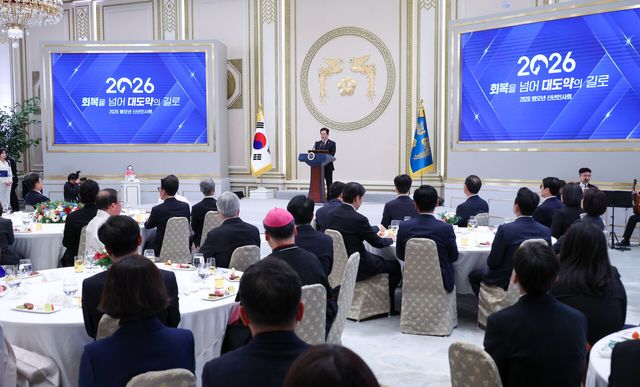 이재명 대통령이 2일 청와대 영빈관에서 열린 2026년 신년인사회에서 신년사를 하고 있다. [사진제공=뉴시스/청와대통신사진기자단]