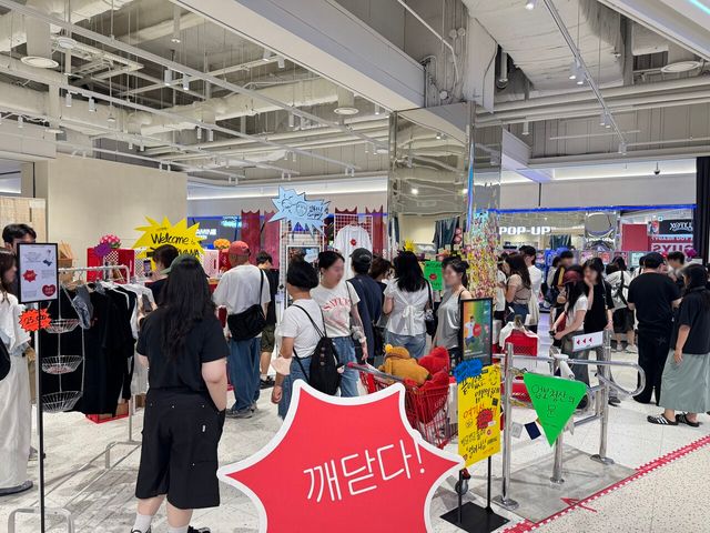 지난 6월 열린 아이파크몰X해탈컴퍼니, 불교 팝업스토어 현장 [사진 제공=HDC아이파크몰]<br>