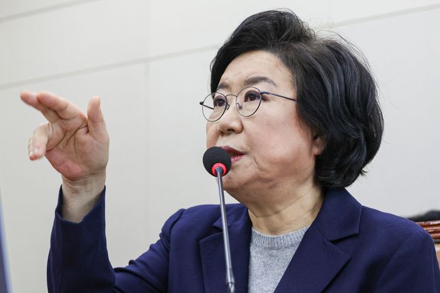 이혜훈 기획예산처 장관 후보자가 23일 오전 서울 여의도 국회 재정경제기획위원회 전체회의에서 열린 인사청문회에서 의원 질의에 답변하고 있다.[사진제공=뉴시스/공동취재단]