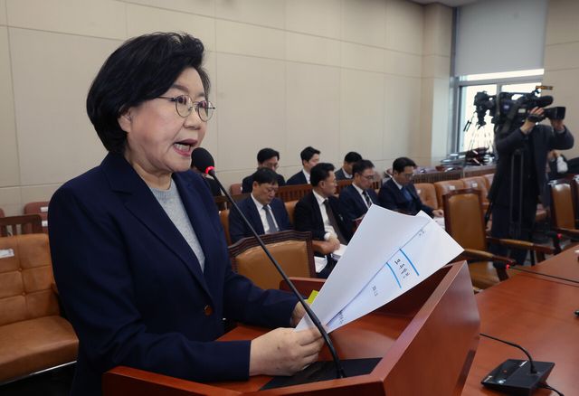 이혜훈 기획예산처 장관 후보자가 23일 오전 서울 여의도 국회 재정경제기획위원회 전체회의에서 열린 인사청문회에 출석해 모두발언하고 있다.(공동취재) 2026.01.23. photo@newsis.com