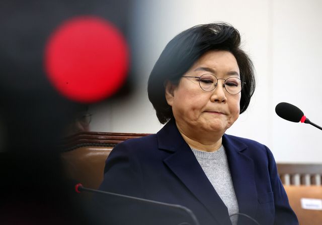 이재명 대통령이 25일 이혜훈 기획예산처 장관 후보자에 대한 지명을 철회했다. 사진은 이혜훈 기획예산처 장관 후보자가 지난 23일 오전 서울 여의도 국회 재정경제기획위원회 전체회의에서 열린 인사청문회에 출석해 있는 모습.[사진제공=뉴시스]&nbsp;