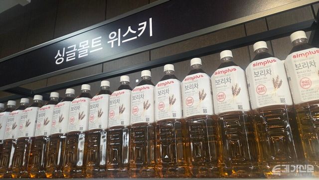 서울 중랑구 소재 홈플러스 매장 주류 진열대가 홈플러스 PB(자체 브랜드) 상품으로 채워져 있다.