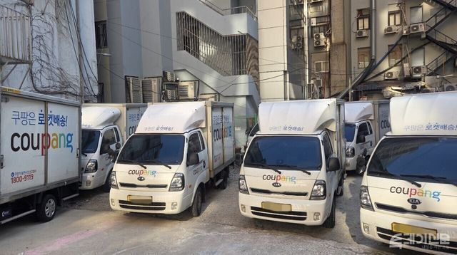 서울시 중구 일대에 주차된 쿠팡 배송 차량. ⓒ투데이신문