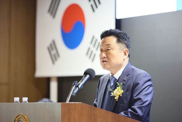 주택도시보증공사 최인호 신임 사장이 28일 부산광역시 남구 소재 부산국제금융센터(BIFC) 6층 대강당에서 열린 취임식에서 취임사를 하고 있다. [사진=주택도시보증공사]