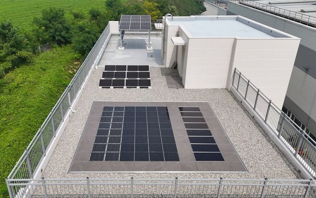 GS건설이 개발한 All in One 옥상 바닥시스템을 적용한 태양광모듈. [사진=GS건설]