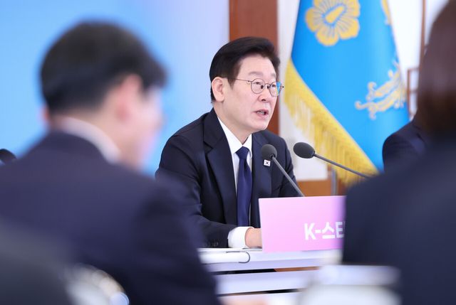 &nbsp;이재명 대통령이 30일 청와대에서 열린 국가창업시대 전략회의 'K-스타트업이 미래를 만든다'에서 발언하고 있다. [사진제공=뉴시스]<br>