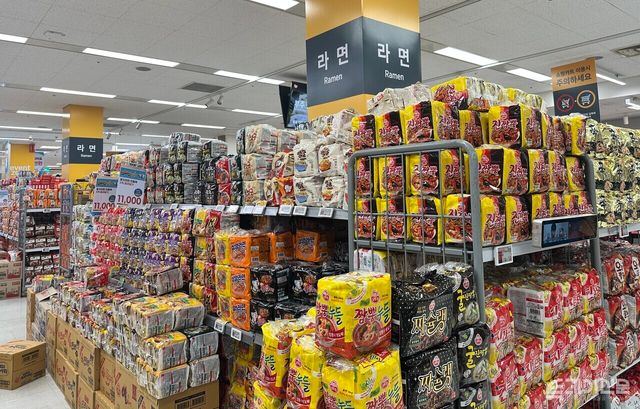 국내 대형마트의 라면 진열대 모습. ⓒ투데이신문