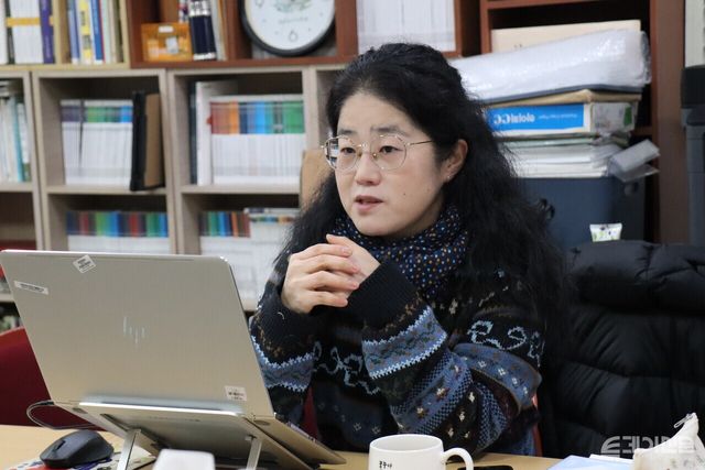 투데이신문과 인터뷰하고 있는 전국불안정노동철폐연대 엄진령 상임집행위원. ©투데이신문