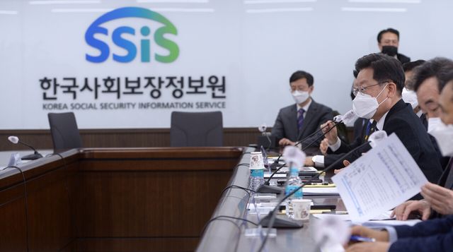 이재명 대통령(당시 더불어민주당 대선후보)이 2021년 12월 29일 서울 광진구 한국사회보장정보원을 방문해 발언하고 있다. [사진제공=뉴시스]