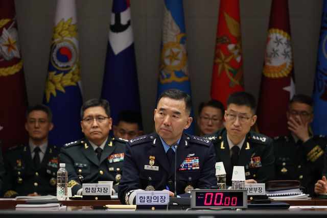 진영승 합동참모의장을 비롯한 참모들이 지난 8일 서울 용산구 국방부 합동참모본부에서 열린 국회 국방위원회 국정감사에 출석해 질의를 듣고 있다. [사진제공=뉴시스]