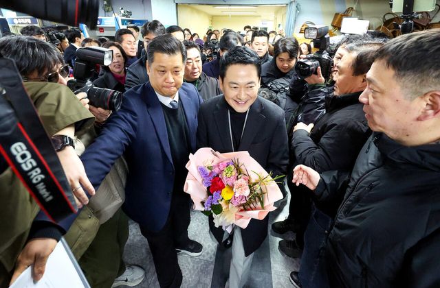 장동혁 국민의힘 대표가 11일 대구 중구 서문시장 연합회를 방문하고 있다. [사진제공=뉴시스]<br>