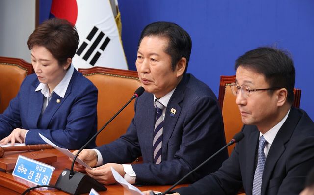 &nbsp;정청래 더불어민주당 대표가 지난 9일 오전 서울 여의도 국회에서 열린 최고위원회의에서 발언을 하고 있다. [사진제공=뉴시스]