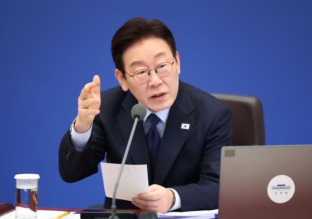 이재명 대통령이 지난 10일 청와대에서 열린 국무회의에서 발언하고 있다. [사진제공=뉴시스]<br>