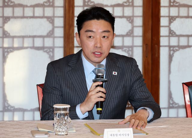 강훈식 대통령비서실장이 8일 오후 서울 종로구 국무총리공관에서 열린 제6차 고위당정협의회에서 발언하고 있다. [사진제공=뉴시스/공동취재단]