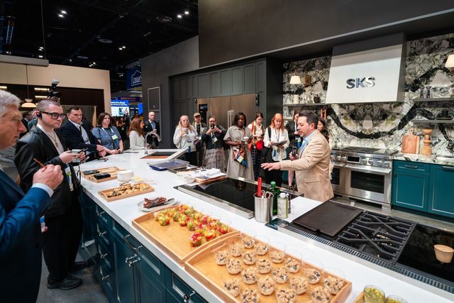 LG전자가 북미 최대 주방·욕실 전시회 ‘KBIS 2026’에 참가해 초프리미엄 가전 ‘SKS’의 조리대·수납장·가전 기능을 통합한 아일랜드 시스템 제품을 선보인다. [사진=LG전자]