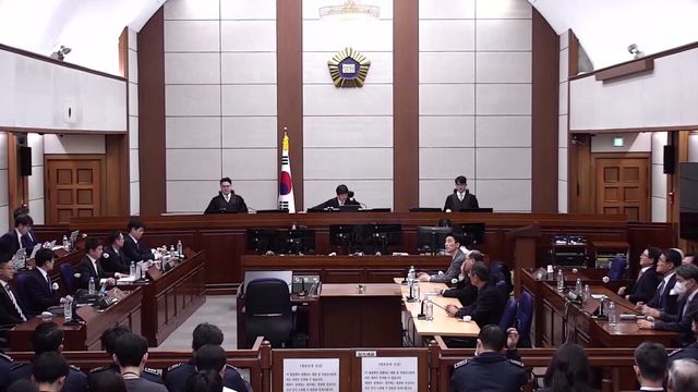 19일 서울 서초구 서울중앙지방법원에서 윤석열 전 대통령의 내란 우두머리 혐의 사건 1심 선고기일이 열리고 있다. 법원은 내란 우두머리 혐의로 기소된 윤 전 대통령에게 무기징역을 선고했다. [사진제공=서울중앙지법]