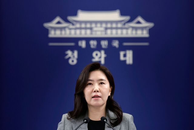 청와대가 미국 연방대법원의 도널드 트럼프 미국 행정부 상호관세 위법 판결과 관련해 21일 관계부처 합동 회의를 열고 대응 방안을 논의했다. 사진은 청와대 강유정 대변인이 지난 1월 22일 청와대에서 캄보디아 스캠 조직 피의자 송환 관련 브리핑을 하고 있는 모습. [사진제공=뉴시스]