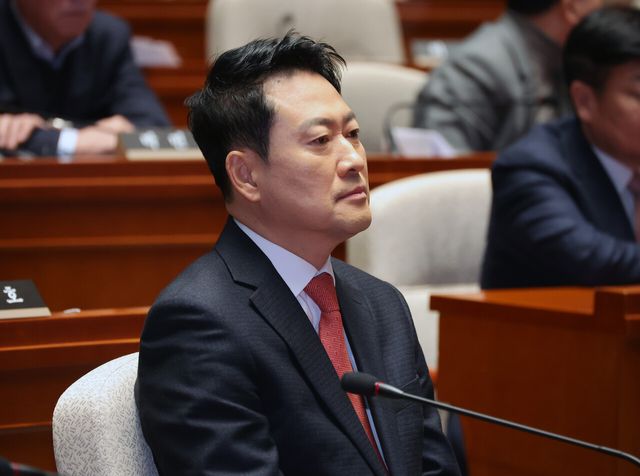 장동혁 국민의힘 대표가 24일 오전 서울 여의도 국회에서 열린 의원총회에 참석해 있다. [사진제공=뉴시스]<br>