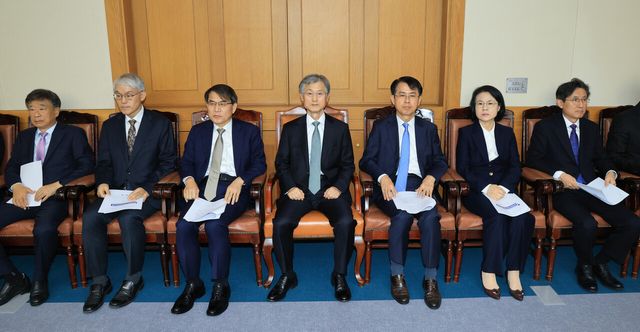 지난해 12월 5일 오후 서울 서초구 대법원 대회의실에서 전국법원장회의가 열렸다. 이날 전국법원장회의에서는 최근 더불어민주당이 주도해 법제사법위원회를 통과시킨 내란전담재판부 설치 등을 논의했다. 회의에는 전국의 각급 법원장, 법원행정처장, 사법연수원장, 사법정책연구원장 등이 참석했다. [사진제공=뉴시스/공동취재단]