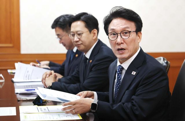 김민석 국무총리가 26일 서울 종로구 정부서울청사에서 열린 ‘AI 악용 등 가짜뉴스 대응 관계장관회의’에서 모두발언을 하고 있다. [사진제공=뉴시스]<br>