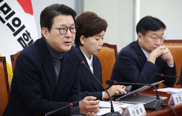 신동욱 국민의힘 최고위원이 지난 12일 오전 서울 여의도 국회에서 열린 최고위원회의에서 발언을 하고 있다. [사진제공=뉴시스]<br>