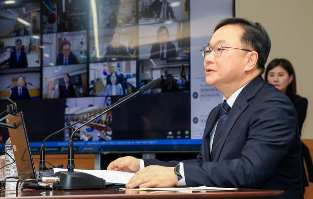 박영재 법원행정처장이 27일 사의를 표명했다. 사진은 지난 25일 오후 서울 서초구 대법원 청사에서 열린 전국법원장회의 임시회의에서 박 처장이 모두발언을 하고 있는 모습. [사진제공=공동취재단]