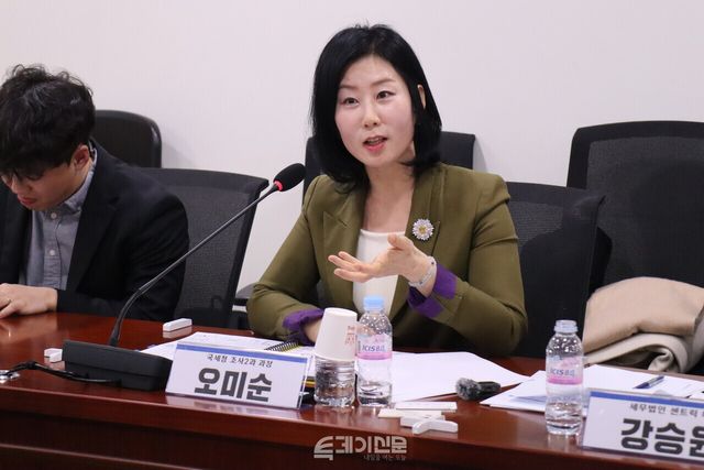 ‘연예인 1인 기획사 탈세 논란, 그 대안은’ 정책간담회에 참석한&nbsp;오미순 국세청 조사2과장이 발언하고 있다.&nbsp;©투데이신문<br>