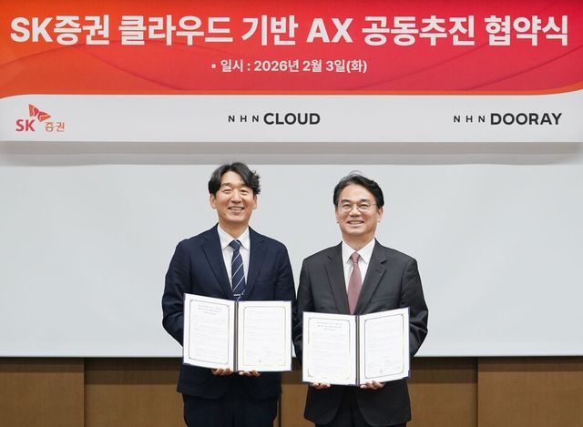 NHN 클라우드 김동훈 대표이사(왼쪽)와 SK증권 정준호 대표이사(오른쪽)가 ‘클라우드 및 AX 분야 협력을 위한 업무협약(MOU)’을 체결했다. [사진=SK증권]