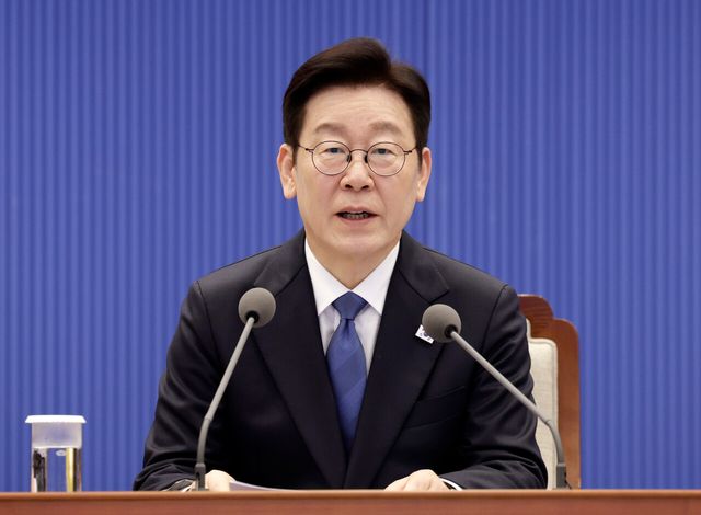 이재명 대통령이 5일 청와대에서 열린 수석보좌관회의에서 발언하고 있다. [사진제공=뉴시스]<br>