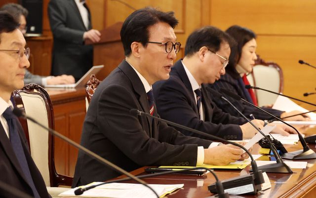 김민석 국무총리가 이날 오후 서울 종로구 정부서울청사에서 열린 색동원 사건 범정부 합동대응TF 1차회의를 주재하고 있다. [사진제공=뉴시스]