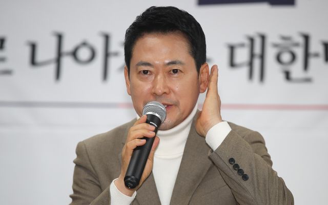 장동혁 국민의힘 대표가 5일 오후 제주시 연동 국민의힘 제주도당사에서 열린 '2030정의실천위원회 간담회'에서 발언하고 있다. 취임 후 처음 제주도를 찾은 장 대표는 6·3 지방선거를 앞두고 제주 현안인 제2공항 건설 관련 주민간담회에 참석하는 등 민생 행보에 나설 예정이다. [사진제공=뉴시스]