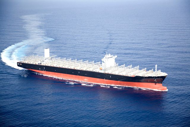 HJ중공업이 건조한 대형 컨테이너선. [사진=HJ중공업]