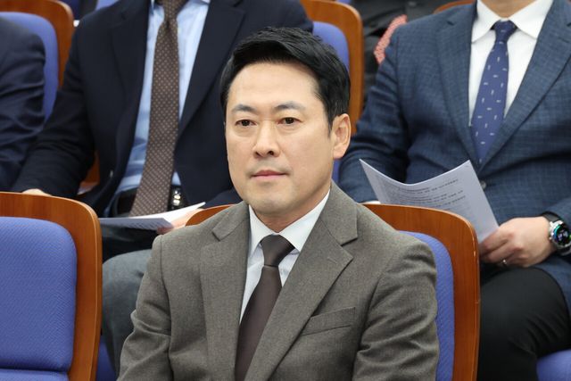 장동혁 국민의힘 대표가 12일 오후 서울 여의도 국회에서 열린 의원총회에 참석해 있다. 2026.03.12.<br>