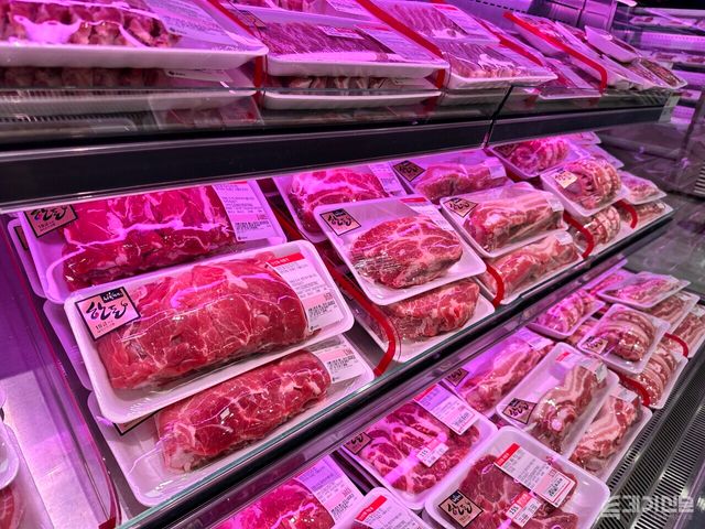 14일 서울 시내 한 대형마트에 돼지고기가 진열돼 있다.&nbsp;ⓒ투데이신문
