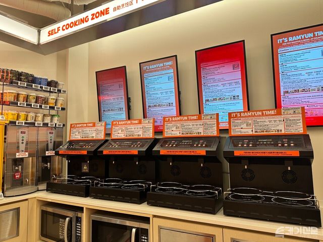 이마트24 'K-푸드랩 명동점' 2층 셀프 쿠킹 존. ⓒ투데이신문