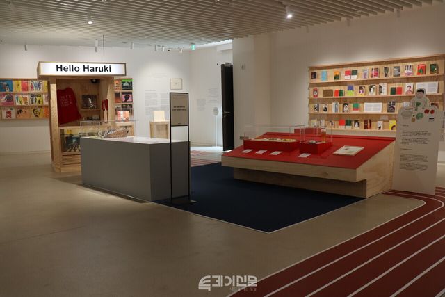 <하루키를 말할 때 우리가 하고 싶은 이야기> 전시 전경&nbsp;©투데이신문