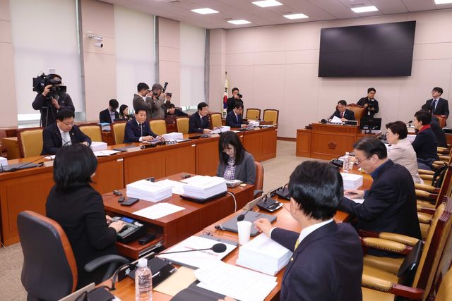 30일 오전 서울 여의도 국회에서 국토위원회 국토법안소위원회가 진행되고 있다. [사진제공=뉴시스]<br>