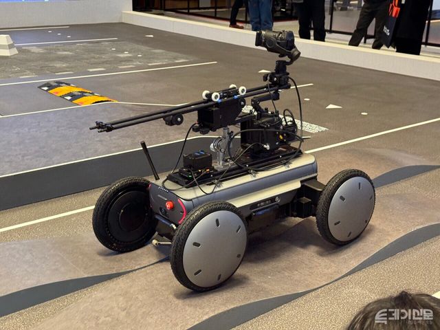 짐벌 카메라를 장착한 모베드가 요철을 극복하는 모습. ⓒ투데이신문