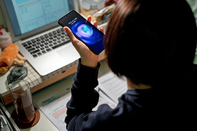 생성형 AI에게 학습 자문을 얻고 있는 한 청소년의 모습. [사진제공=게티이미지뱅크]