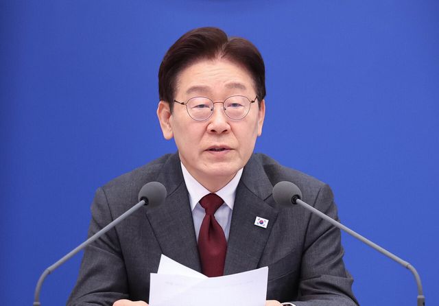 이재명 대통령이 지난 1일 청와대에서 열린 비상경제점검회의에서 발언하고 있다. [사진제공=뉴시스]<br>