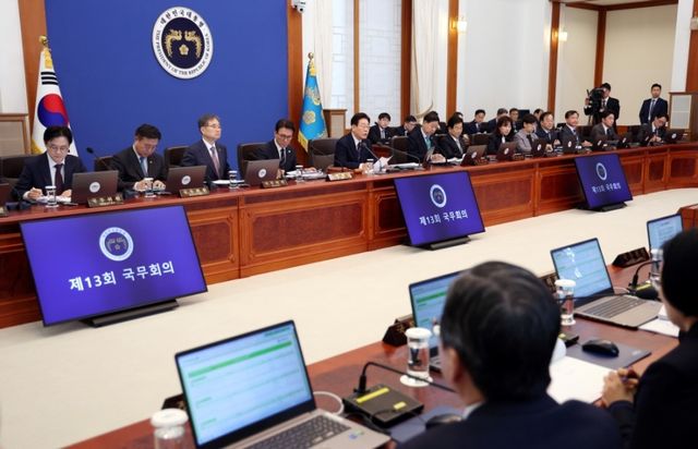 이재명 대통령이 지난달 31일 청와대에서 열린 국무회의에서 발언하고 있다. [사진제공=뉴시스]<br>