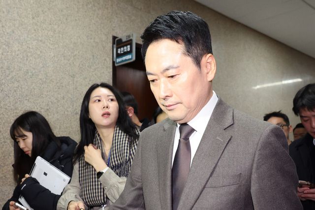 지난 1월 29일 장동혁 국민의힘 대표가 서울 여의도 국회에서 최고위원회의를 마친 뒤 당대표실로 이동하고 있다. 당시 최고위원회의는 한동훈 전 대표 제명을 의결했다. [사진제공=뉴시스]