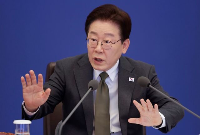 이재명 대통령이 14일 청와대에서 열린 국무회의 겸 비상경제점검회의에서 발언하고 있다. [사진제공=뉴시스]