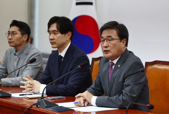 김대식 국민의힘 당대표 특보단장이 13일 오전 서울 여의도 국회에서 장동혁 대표 방미 관련한 취재진 질문에 답하고 있다. [사진제공=뉴시스]