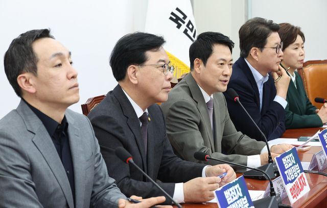 장동혁 국민의힘 대표가 10일 오후 서울 여의도 국회에서 열린 긴급최고위원회의에서 발언을 하고 있다. [사진제공=뉴시스]