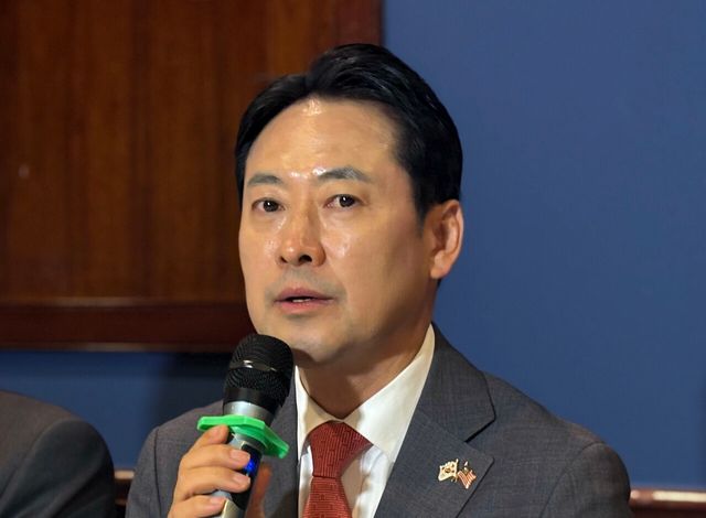 미국을 방문 중인 장동혁 국민의힘 대표가 15일(현지시간) 워싱턴DC 인근 한 식당에서 특파원 간담회를 하고 있다. [사진제공=뉴시스]<br>