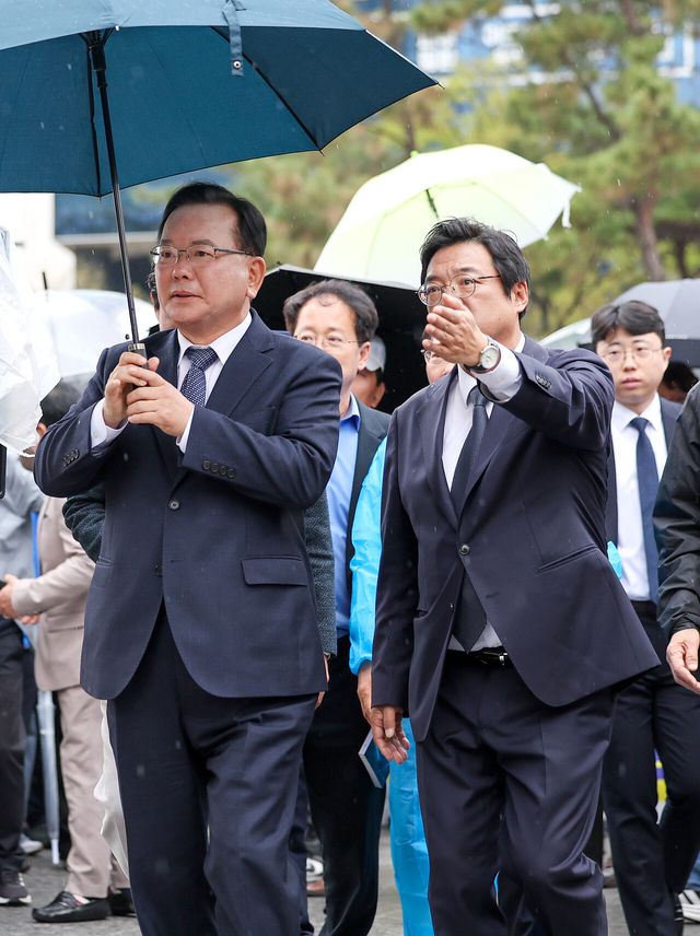 김부겸 전 국무총리가 3월 30일 대구 중구 2·28기념중앙공원에서 6·3 지방선거 대구시장 출마 선언을 위해 입장하고 있다. [사진제공=뉴시스]