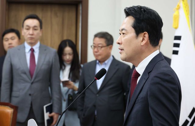 장동혁 국민의힘 대표가 20일 오전 서울 여의도 국회에서 열린 방미 성과 관련 기자간담회에서 발언을 하고 있다. [사진제공=뉴시스]